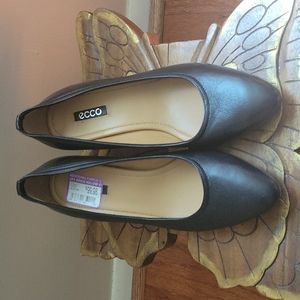 Ecco Black Low Heel Leather pumps size 38